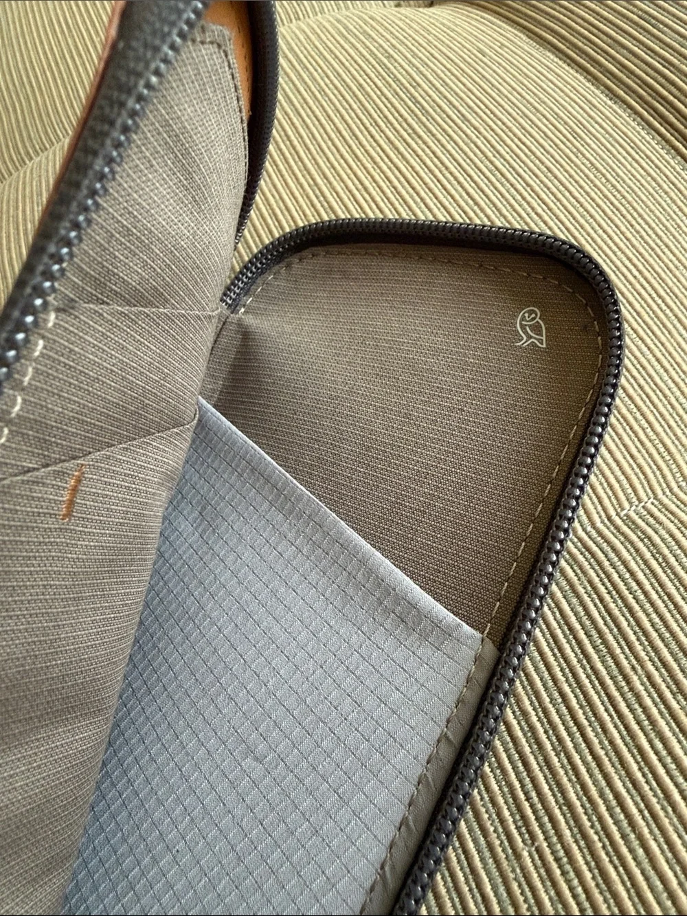Bellroy venture phone